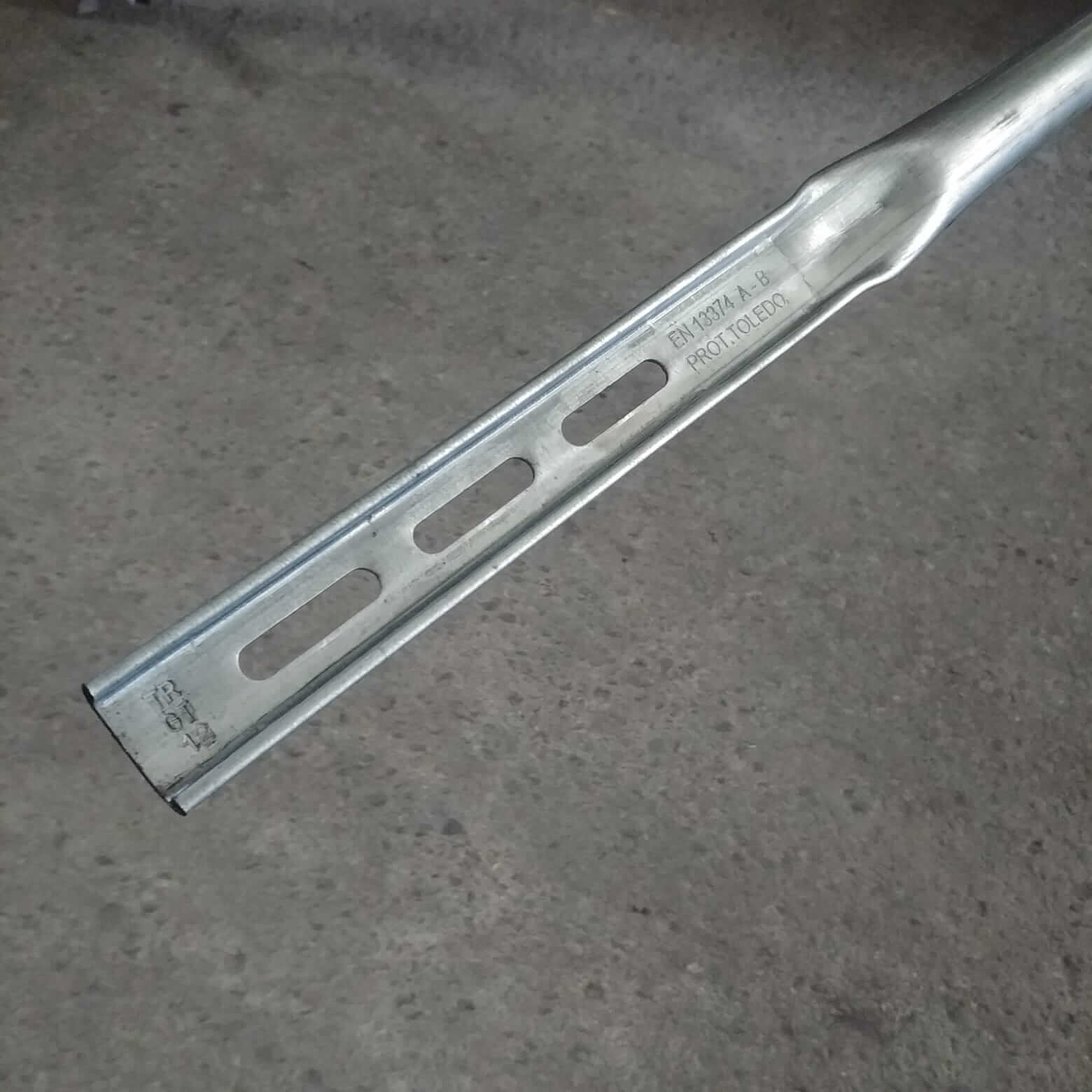 Short Galvanised Safety Rail UNE 13374